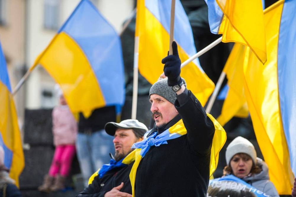 Ukrainian-Canadian Adrian Harasym has offered his translation skills to journalists from around the world. It’s an often difficult experience sharing the refugees’ pain. (Mikaela MacKenzie / Winnipeg Free Press)