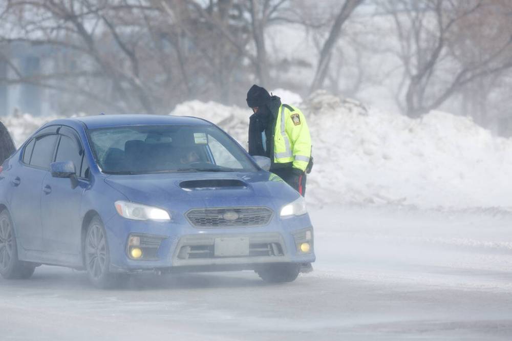 MIKE DEAL / WINNIPEG FREE PRESS FILES
The Perimeter Highway was again closed due to poor weather conditions.
