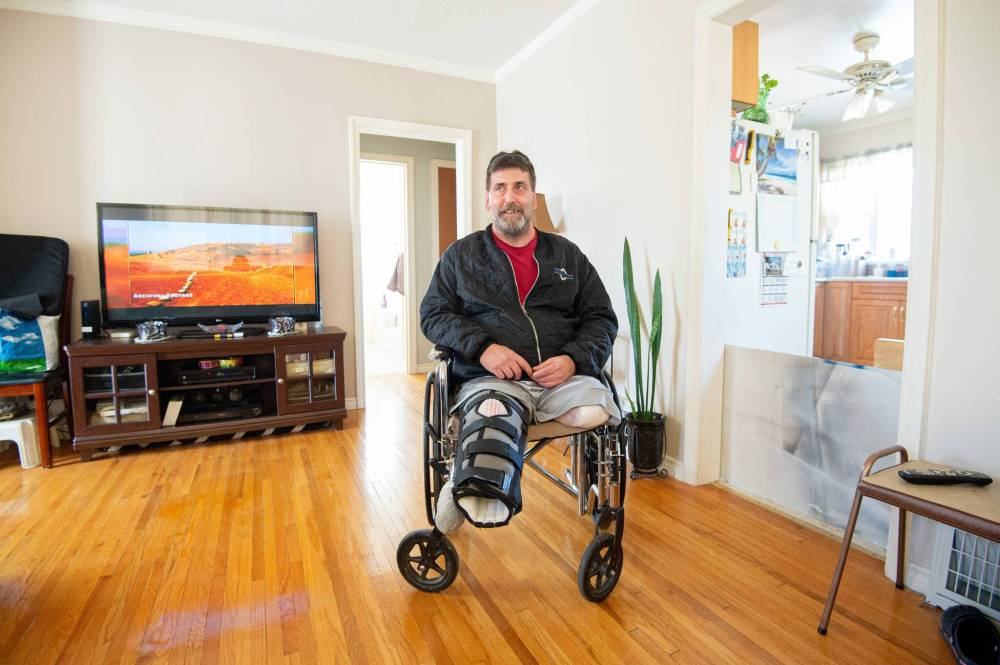 Mike Sudoma / Winnipeg Free Press
‘It feels like I’m unimportant,’ says Jeff Carpenter, who is awaiting occupational therapy after partial amputations of both legs. ‘I’m frustrated with everybody.’