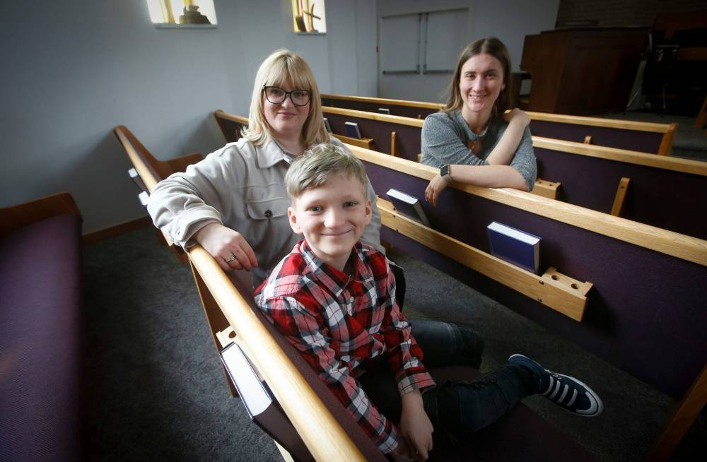 JOHN WOODS / WINNIPEG FREE PRESS
Alina Roshko and her son Time, 9, and her sister Valerie Alipova, right. Roshko says she would have stayed in Ukraine if not for her children. Her pregnant younger sister Mallory and her mother, a school principal, chose to remain.