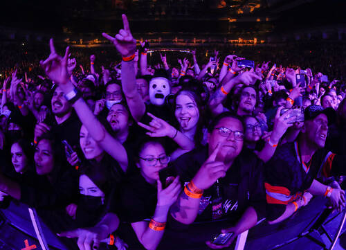 JOHN WOODS / WINNIPEG FREE PRESS
Slipknot fans were still energized despite a 45-minute wait for the headline act.