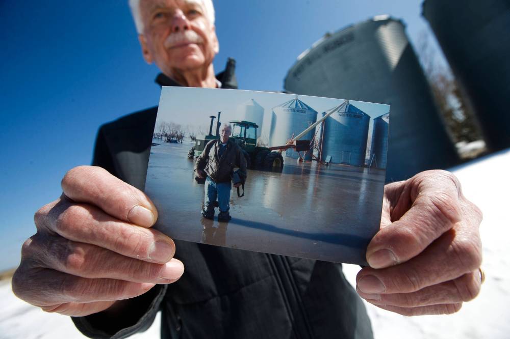 JOHN WOODS / WINNIPEG FREE PRESS
Ralph Groening, Reeve of the RM Morris, was deputy reeve during the 1997 flood.