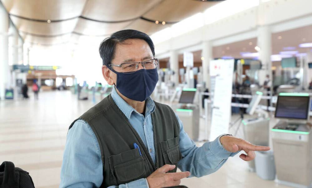 RUTH BONNEVILLE / WINNIPEG FREE PRESS
“(Masks are) a preventative measure and that is really good, because anything can happen. It is good for us to be on the safe side,” said Gyanendra Raj Rai.