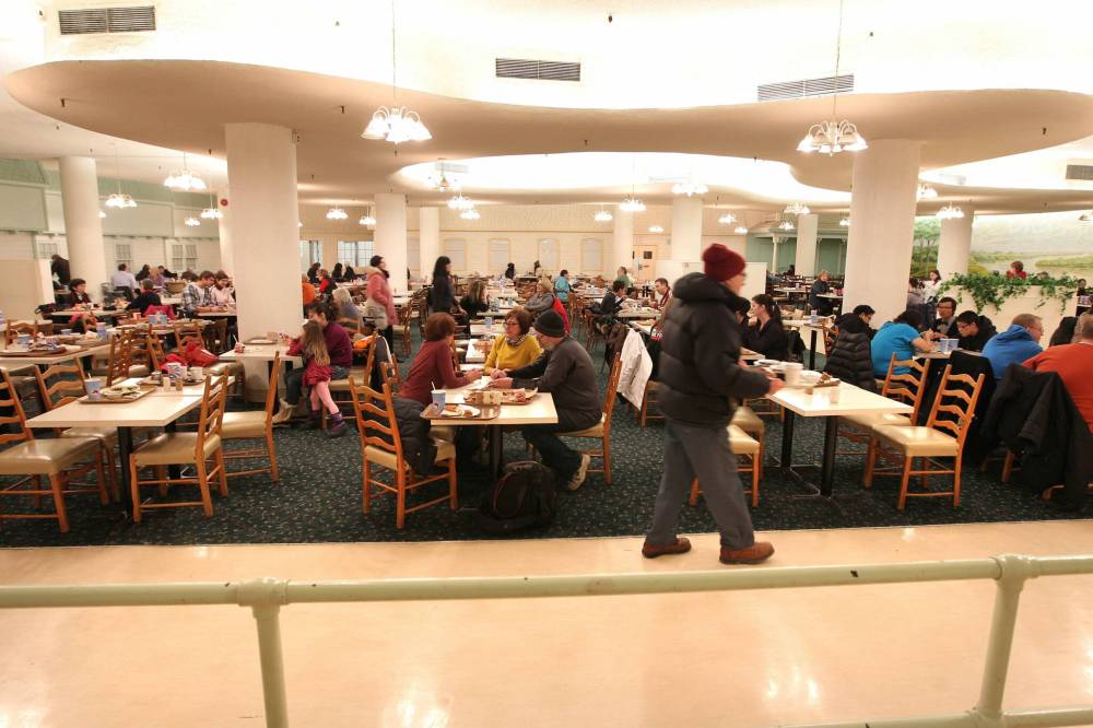 The Paddlewheel Restaurant served up its last meals in January 2013. (Ruth Bonneville / Winnipeg Free Press files)