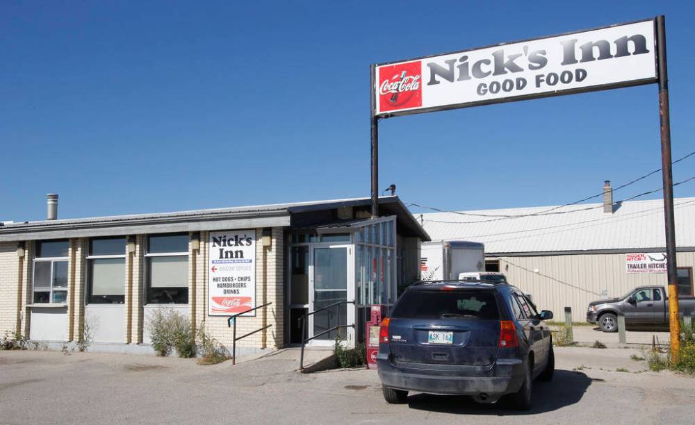 WAYNE GLOWACKI / WINNIPEG FREE PRESS FILES
Nick’s Inn in Headingley also just qualifies for the Manitoba Small Town Drive-Ins Facebook group.