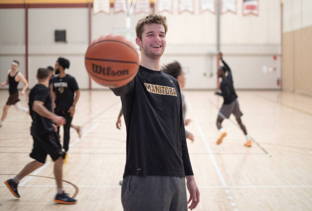 JESSICA LEE / WINNIPEG FREE PRESS Simon Hildebrandt is in his third week of scrimmaging with current and former Bisons players at Investors Group Athletic Centre.