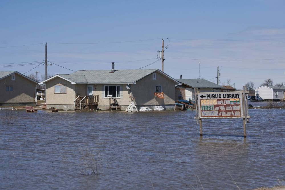 David Lipnowski / The Canadian Press
Indigenous Services Canada said another 800 residents are expected to leave Peguis over the next few days, as community leaders and the Canadian Red Cross co-ordinate a full evacuation.