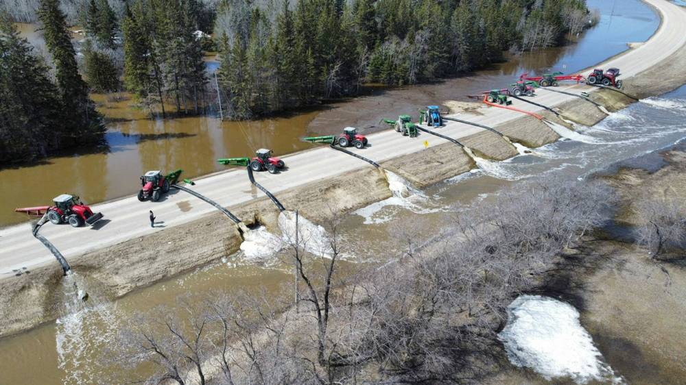 North-East Interlake Emergency Measures Board
This photo taken by a drone shows tractors pumping floodwater over Highway 68 about a kilometre west of Arborg.