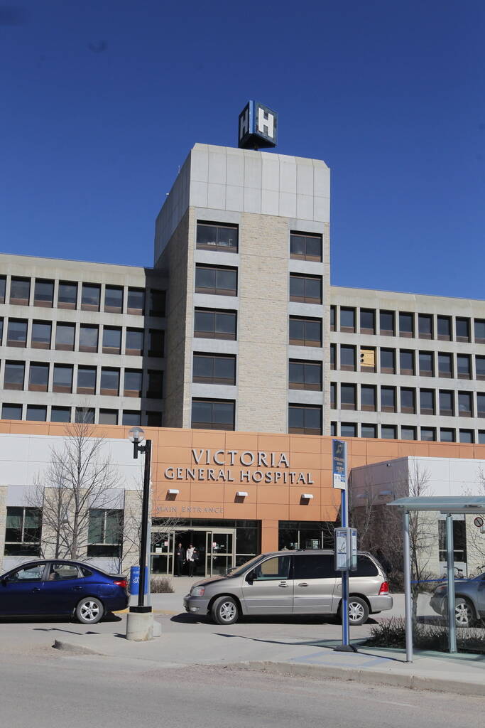 Victoria Hosptial staff receieved a memo about moving patients out of emergency rooms to wherever space can be created. (Boris Minkevich / Winnipeg Free Press files)