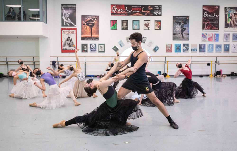 JESSICA LEE / WINNIPEG FREE PRESS
Royal Winnipeg Ballet’s A Cinderella Story is inspired by the groundbreaking 1957 Rodgers and Hammerstein live television musical starring Julie Andrews.