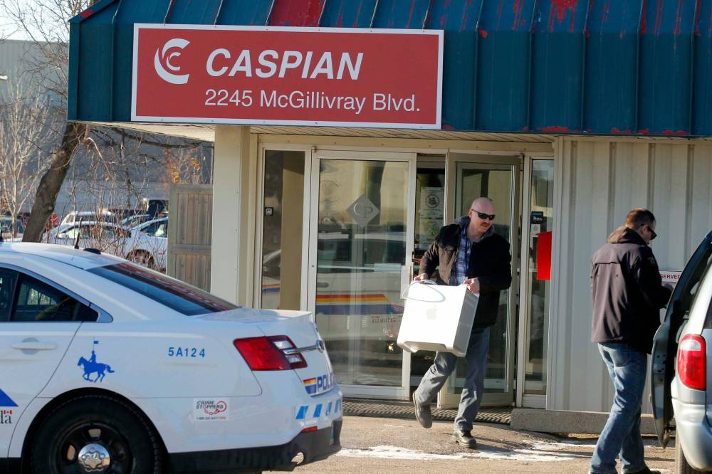 Police raid the Caspian offices on McGillivray Boulevard in 2014. (Boris Minkevich / Winnipeg Free Press files)