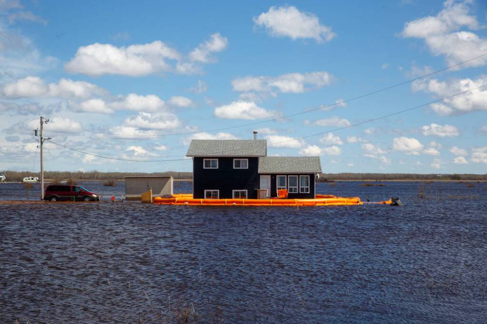 MIKE DEAL / WINNIPEG FREE PRESS
Water levels have receded, so the focus is now on mitigating inland flooding, protecting essential infrastructure such as the local pharmacy and grocery store, and keeping the provincial road — the main way out of Peguis — safe and clear.