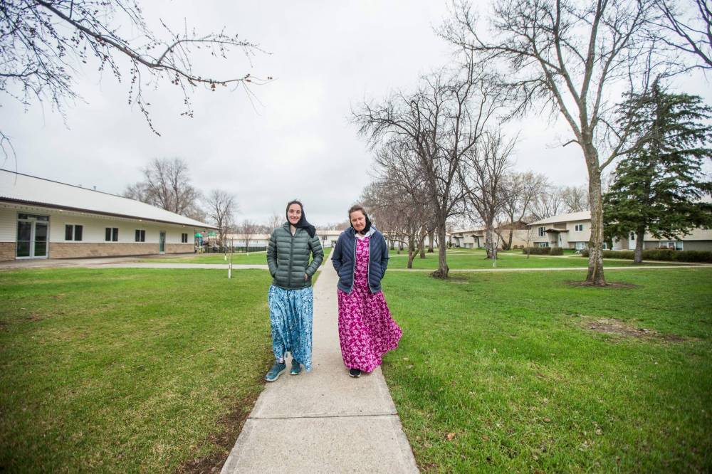 MIKAELA MACKENZIE / WINNIPEG FREE PRESS
Judith Maendel (left) and her sister-in-law Karissa Maendel at the Baker Colony. The two are trying to encourage more Hutterite representation within the health-care system to help colonies and alleviate staff shortages in the province.