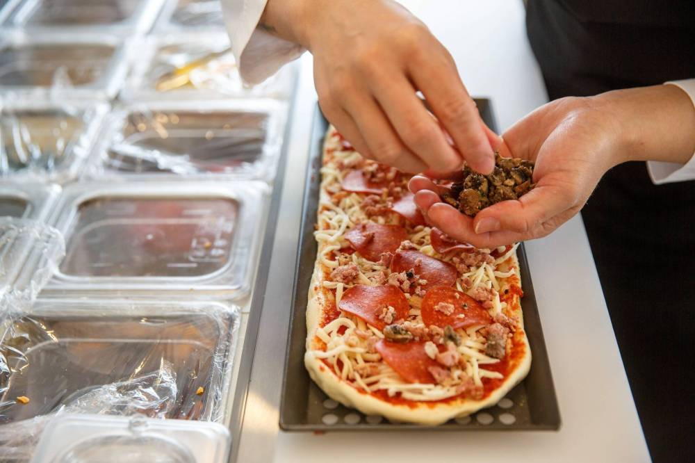 MIKE DEAL / WINNIPEG FREE PRESS
CrusTop’s rectangular pizza offerings serve one to two people. Traditional round pizzas are also available for larger parties.
