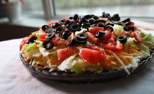 RUTH BONNEVILLE / WINNIPEG FREE PRESS ENT 
Auntie Mike’s Famous Taco Dip is one of Michelle Trudeau’s submissions to the family cookbook, entitled Relatively Famous Recipes.