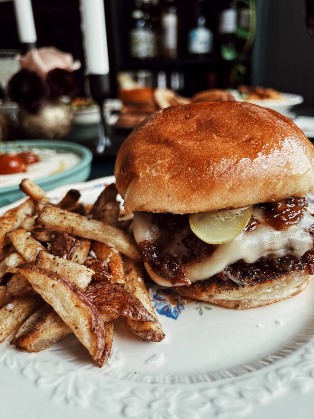 The Bonnie Day burger is made with lean ground chuck and topped with bacon, onion jam and fontina cheese. (Mike Sudoma / Winnipeg Free Press)