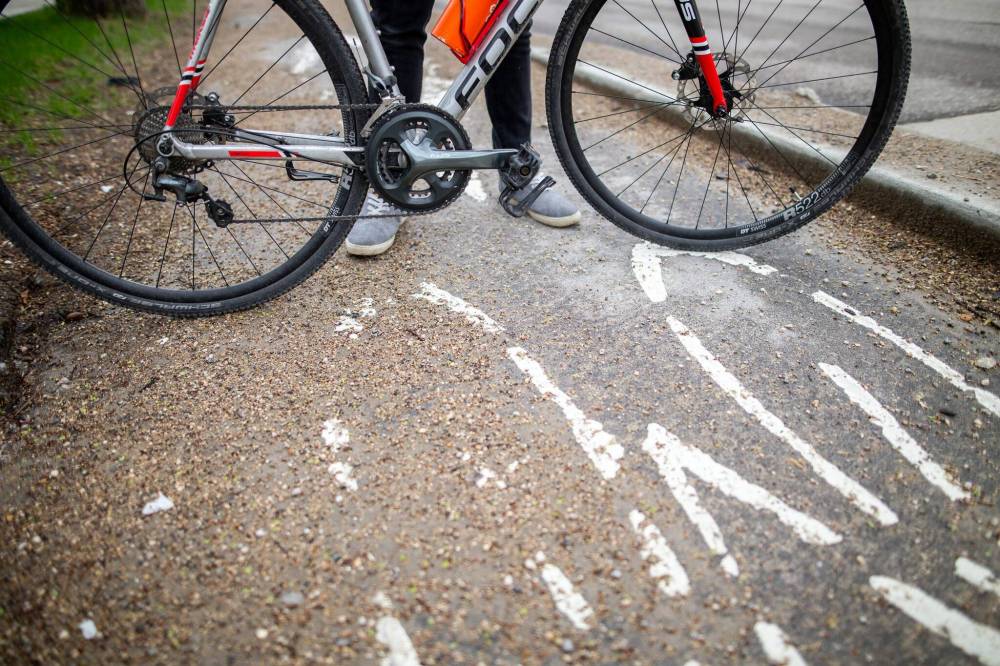 DANIEL CRUMP / WINNIPEG FREE PRESS
Usually the City of Winnipeg begins its street and path sweeping in mid-April, but the city's manager of streets maintenance says inclement delayed the start of cleanup until May 1.