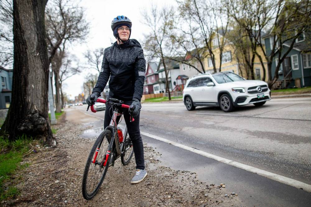 DANIEL CRUMP / WINNIPEG FREE PRESS
Krosney is urging the city to prioritize major bike routes for street sweeping, in a similar fashion to the snow-clearing schedule, which bases the plowing order on the demand level for each type of route.