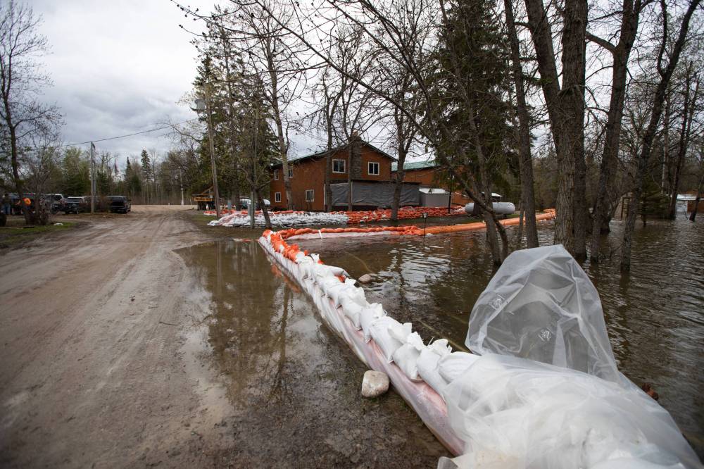 Rows of sandbags protect an Otter Lake resort from flood waters. (Daniel Crump / Winnipeg Free Press)