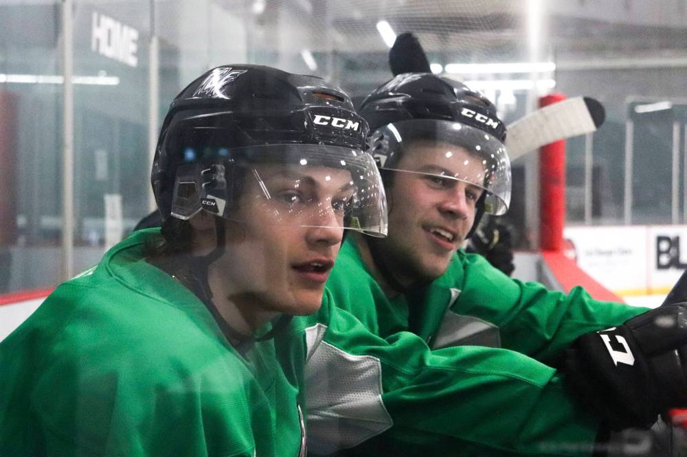 LUCAS HRYNK / 50 BELOW SPORTS
Skyler Bruce (left) and Owen Pederson of the Winnipeg Ice.