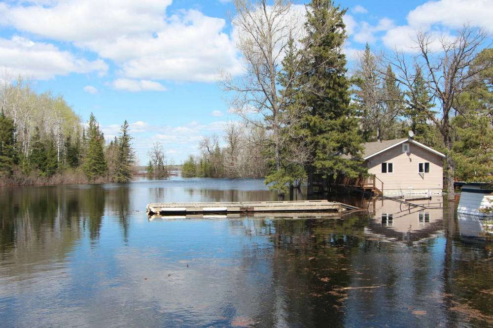 Brynn Kaplen photo / Free Press files
Allison Baker-Thiessen said she was told Thursday she’d be allowed to bring in the 11 volunteers she found willing to help mitigate flooding at Nutimik Lodge. By Friday morning, she had heard otherwise.