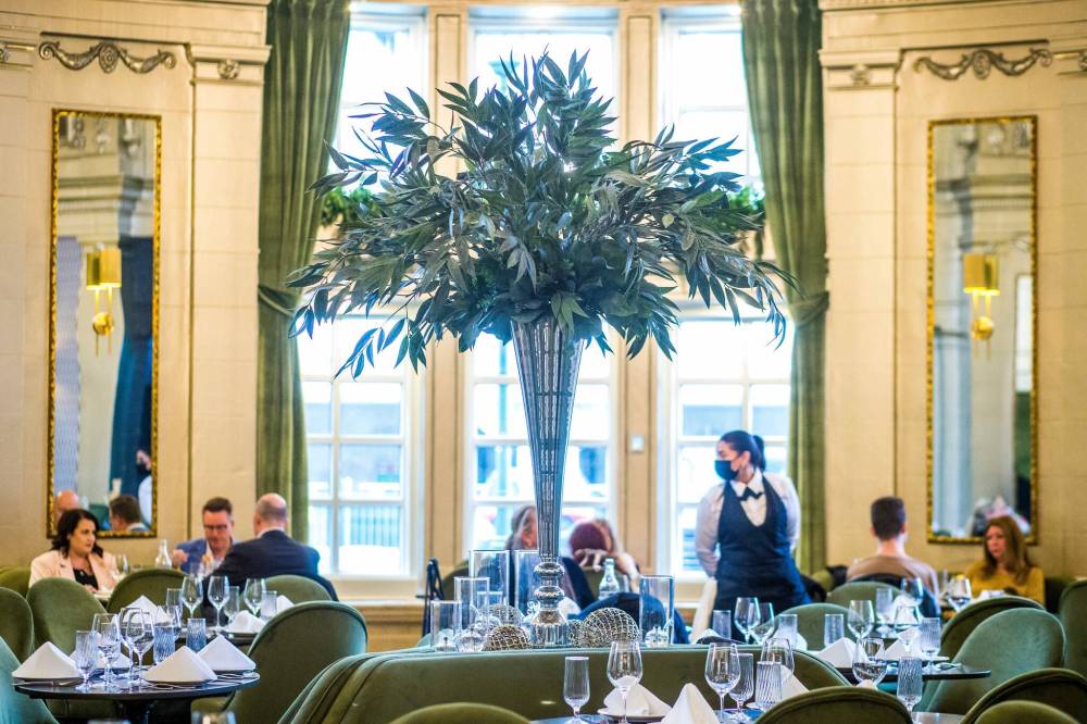 MIKAELA MACKENZIE / WINNIPEG FREE PRESS
The Oval Room Brasserie at the Fort Garry Hotel