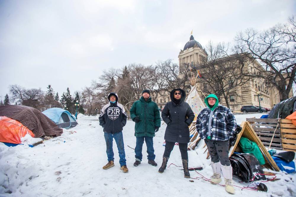 MIKAELA MACKENZIE / WINNIPEG FREE PRESS
John Butler (left), Willie Nicholas, Aaliyah Leach, and Tyler Dodge at the camp on the Manitoba legislature grounds in Winnipeg on Tuesday.