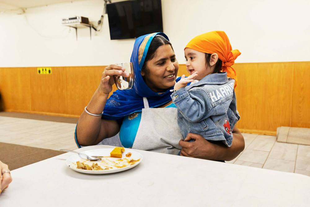 PRABHJOT SINGH / WINNIPEG FREE PRESS
Beant Kaur holds her grandson, Har Rubab Singh. His family volunteered to arrange and serve langar at the gurdwara in honour of his birthday.