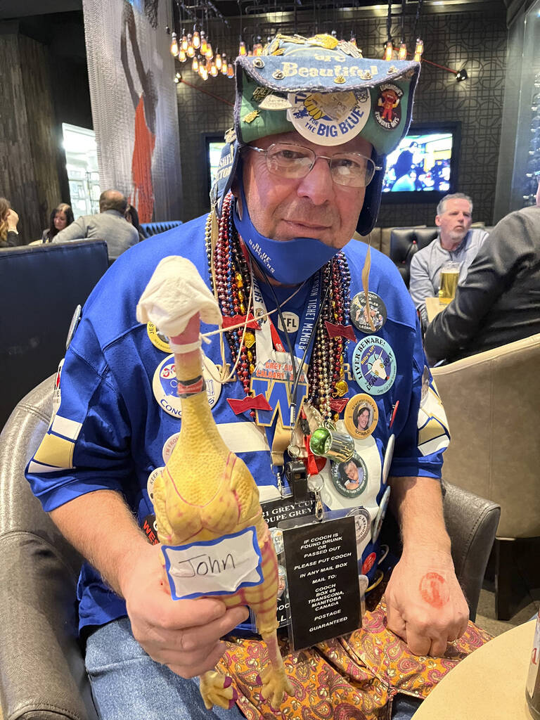 MELISSA MARTIN / WINNIPEG FREE PRESS
Famous Bombers fan John “Cooch” Couture, from “downtown Transcona,” is attending his 48th Grey Cup.