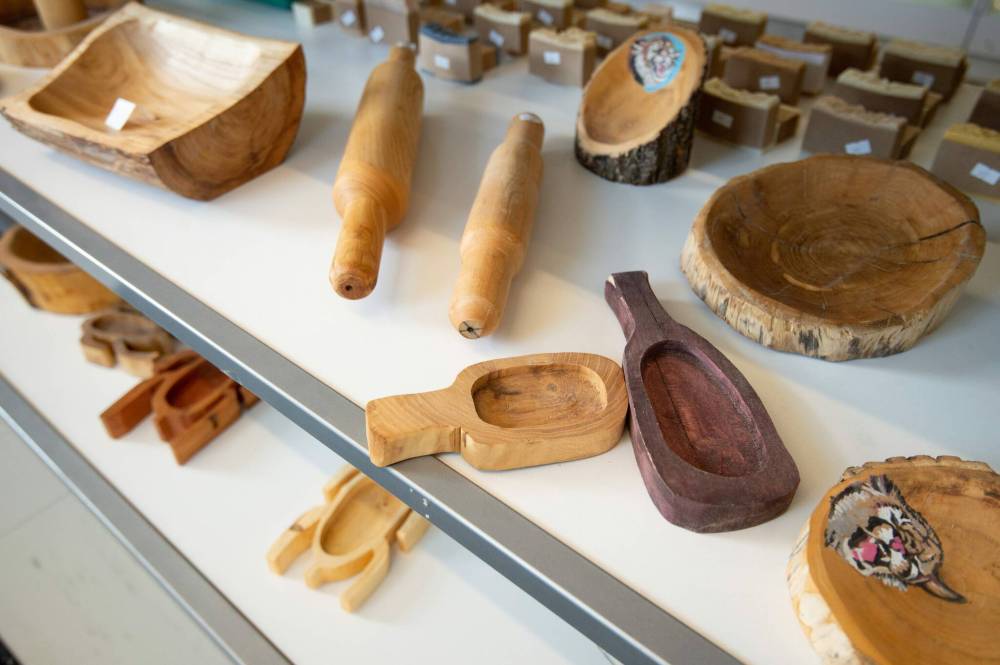 Mike Sudoma / Winnipeg Free Press Traditional smudge bowls made by local artist who goes by the name of “Dan the Carver”, line a display case inside Cree Ations and Artist Showcase Monday afternoon December 13, 2021