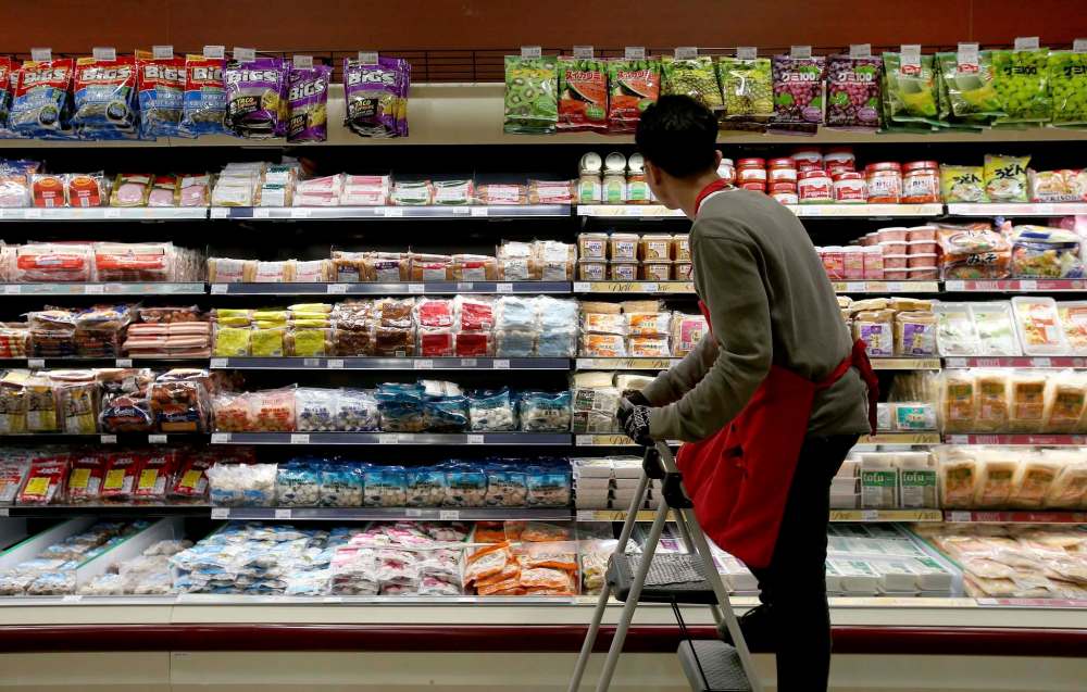 SHANNON VANRAES / WINNIPEG FREE PRESS
An employee prepares for the grand opening of Seafood City Supermarket at Garden City Shopping Centre in Winnipeg.