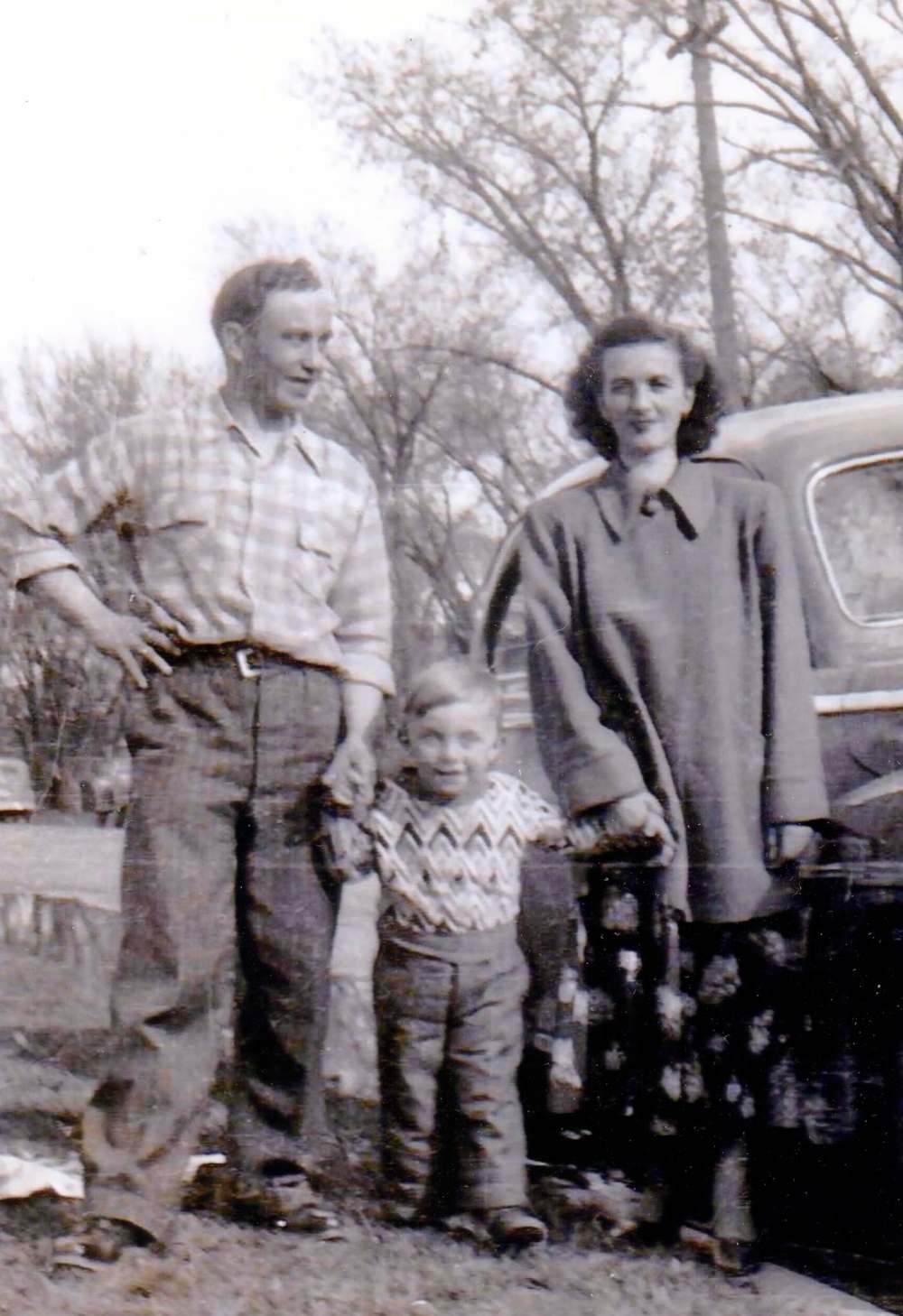 SUPPLIED
Walter Kisil as a young child with his dad, Walter, beside him and his mother Elisabeth who moved to Winnipeg from Austria in 1949 when Walter was two.