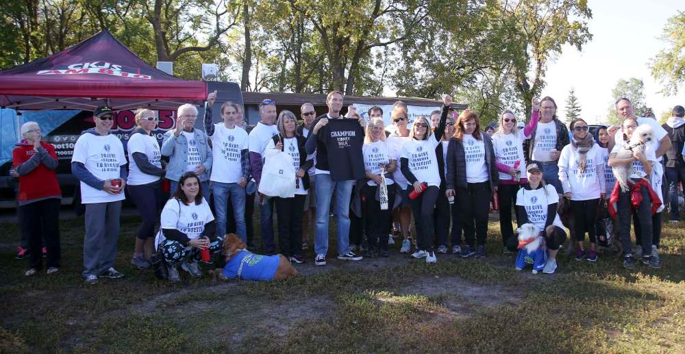 JASON HALSTEAD / WINNIPEG FREE PRESS
Participants prepare to walk in memory of Kari Urquhart-O'Reilly at the Kidney Foundation of Canada, Manitoba Branch, Kidney Walk in September at St. Vital Park.