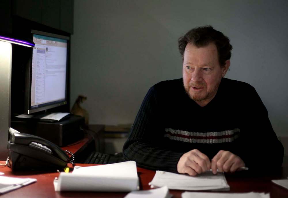 Paul Barnsley is the executive producer of APTN Investigates. (Shannon Vanraes / Winnipeg Free Press)