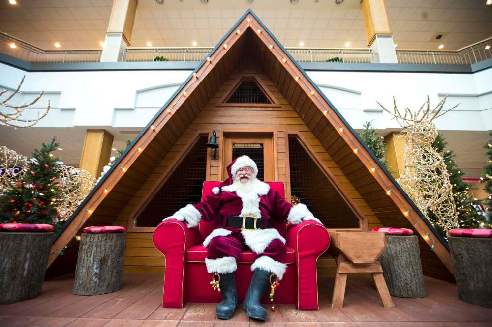 Santa says his pre-Christmas rituals include weightlifting and yoga to help him stay flexible. (Mikaela MacKenzie / Winnipeg Free Press)