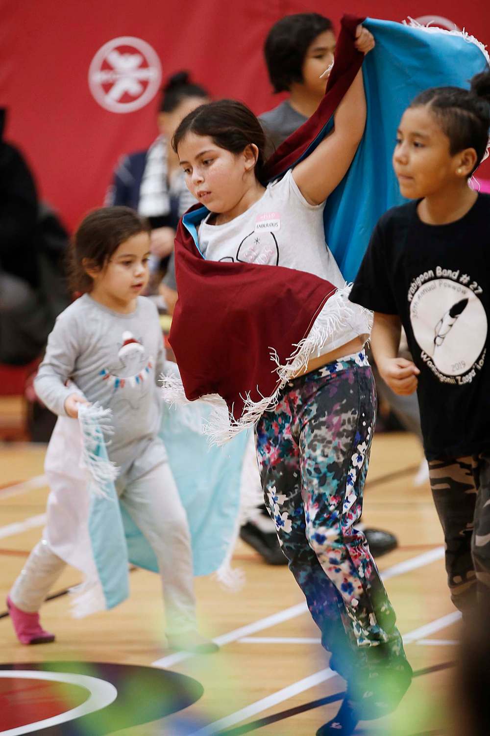 JOHN WOODS / WINNIPEG FREE PRESS
Juana Valentina Monkman, centre, and her sister Juanesa Yesica, left, dance at the powwow club.