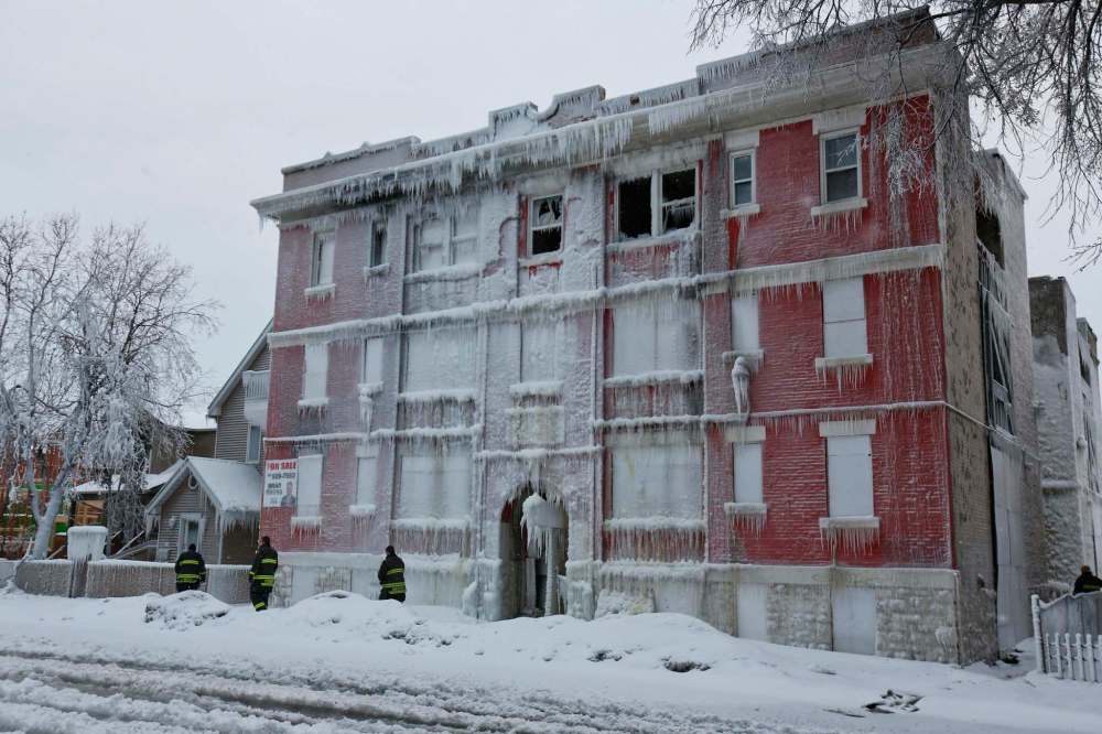 MIKE DEAL / WINNIPEG FREE PRESS
Winnipeg Firefighters are still on the scene of a fire at 426 Maryland St. which started Wednesday evening. The blaze was the third one that occurred in the building in under a year which is now slated to be demolished.