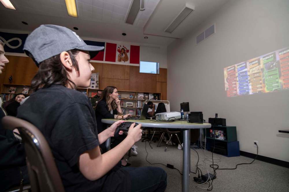 Mike Sudoma / Winnipeg Free Press
Archwood student, Aiden Elk, warms up with fellow students in as he gets ready to compete against opposing students in Albuquerque.