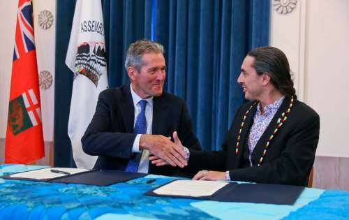 AMC Grand Chief Arlen Dumas and Premier Brian Pallister during the signing ceremony of a memorandum of understanding to formalize an agreement on the transfer of the province&rsquo;s northern airports and marine operations to First Nations ownership and operation. (Mike Deal / Winnipeg Free Press)