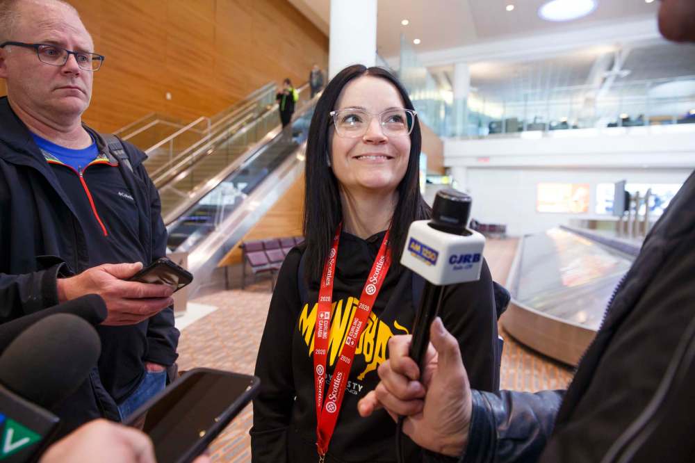 MIKE DEAL / WINNIPEG FREE PRESS
Team Manitoba skip Kerri Einarson after arriving at the Winnipeg James Armstrong International Airport Monday morning following her teams big win at the Scotties Tournament of Hearts in Moose Jaw, Sask. on Sunday.