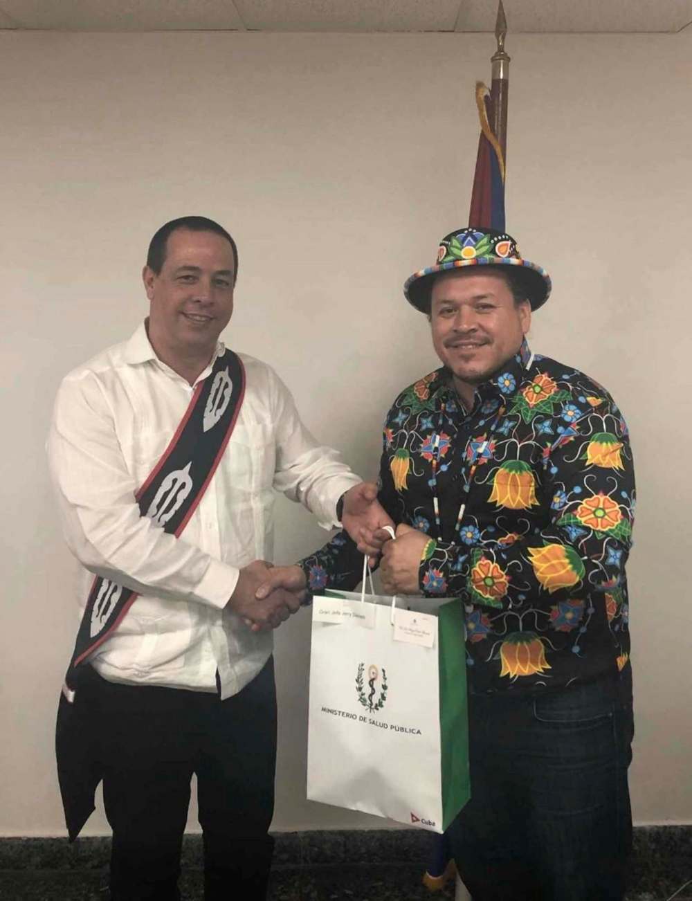 SUPPLIED
Cuba's national Public Health Minister, José Angel Portal Miranda, (left) with Grand Chief Jerry Daniels of the Southern Chiefs’ Organizationin Havana, Wednesday.