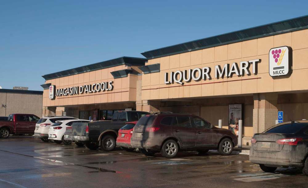 MIKE SUDOMA / WINNIPEG FREE PRESS
Select Manitoba Liquor Mart locations, such as the one at 5-827 Dakota Street, now have lottery tickets available for purchase.