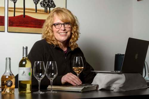 JESSE BOILY / WINNIPEG FREE PRESS
Rayna Debow, the assistant manager at De Luca Fine Wines, has been live-streaming wine tasting during the COVID-19 pandemic.