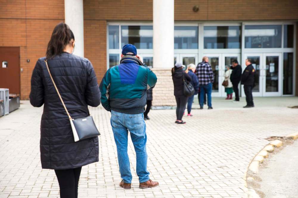 Seniors and front-line workers line up to buy hand sanitizer and N95 masks at Showcase at Polo Park mall in Winnipeg on April 1, 2020. (Mikaela MacKenzie / Winnipeg Free Press)