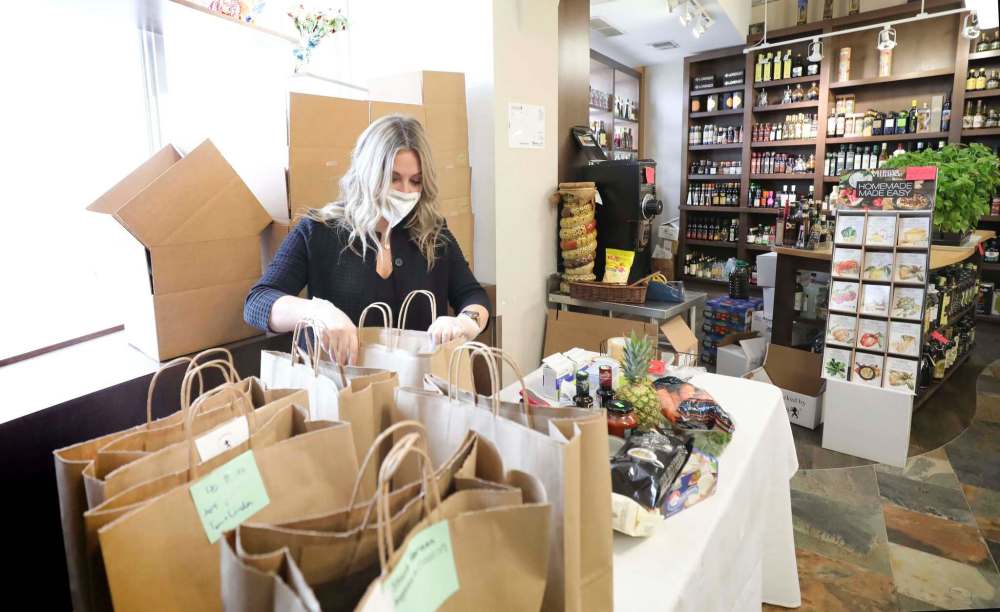 RUTH BONNEVILLE / WINNIPEG FREE PRESS
Carla De Luca says De Luca’s has launched sales out of its new location in the south end of the city, allowing customers to order and pay online, and is in the process of providing customers of its Portage Avenue location the same convenience.