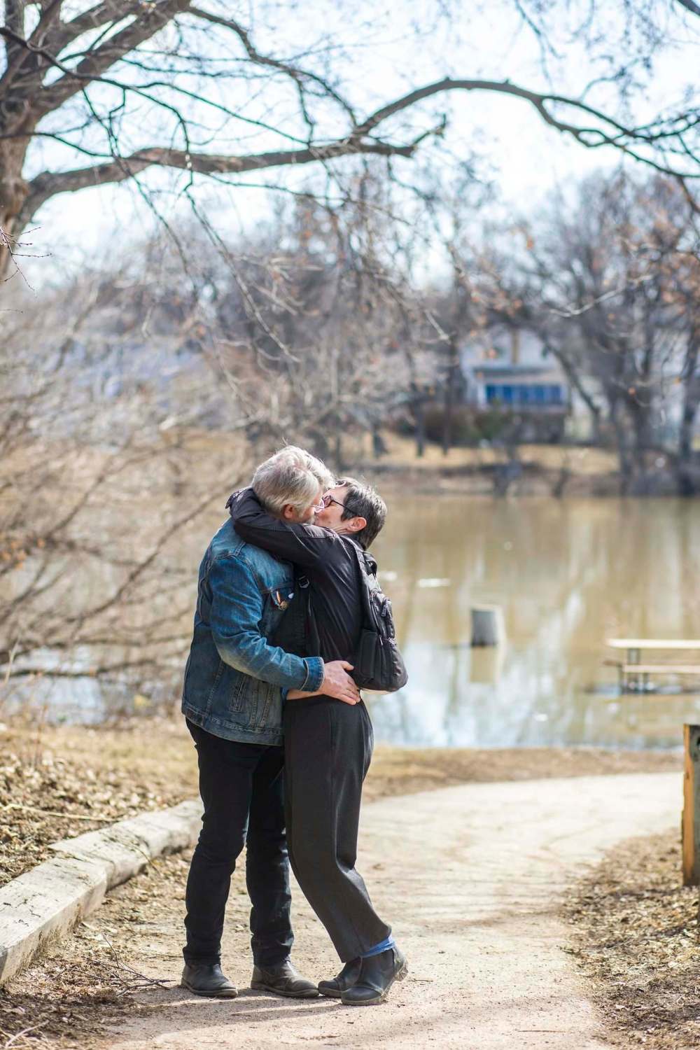 MIKAELA MACKENZIE / WINNIPEG FREE PRESS
Diana Thorneycroft takes daily walks with her partner, Michael Boss, at Omand’s Creek.