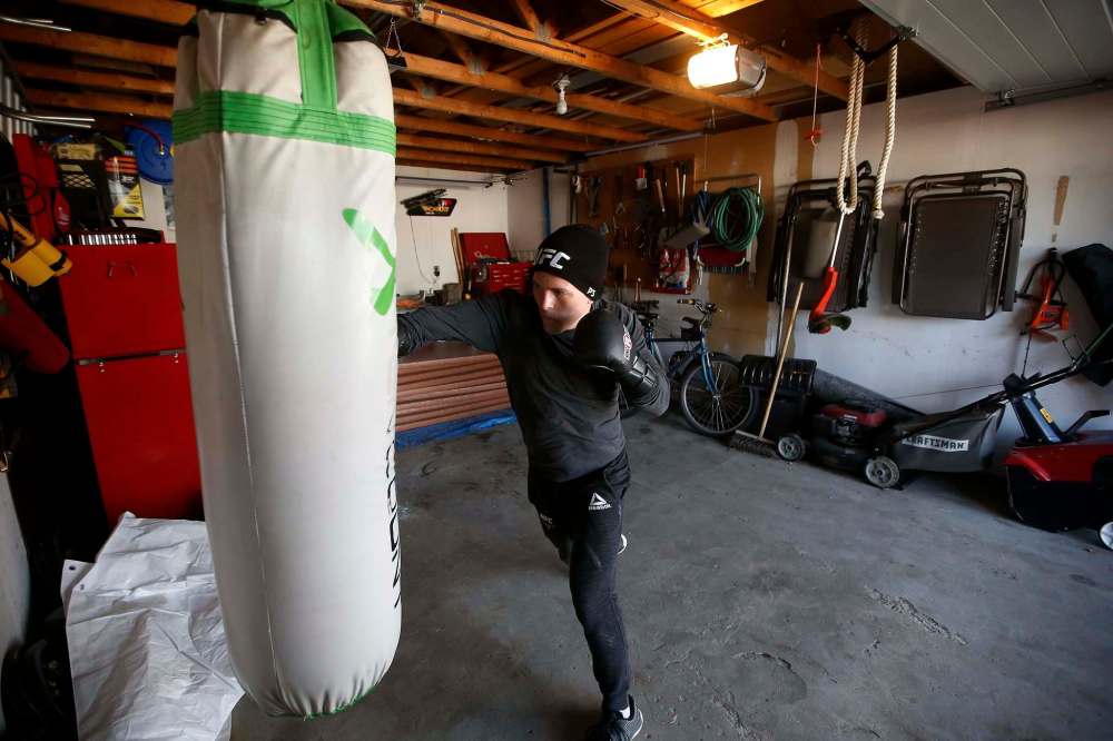 JOHN WOODS / WINNIPEG FREE PRESS
MMA fighter Brad Katona is hanging out in his parents’ garage in Winnipeg during the COVID-19 pandemic, hitting the heavy bag and waiting for a chance to return to the octagon.