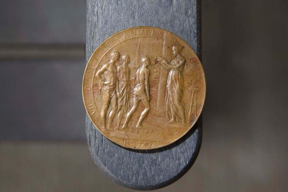 MIKE DEAL / WINNIPEG FREE PRESS
Haldor Halderson's participation medal from the 1920 Olympics in Antwerp, Belgium. Gold medals were not actually handed out to the hockey team.