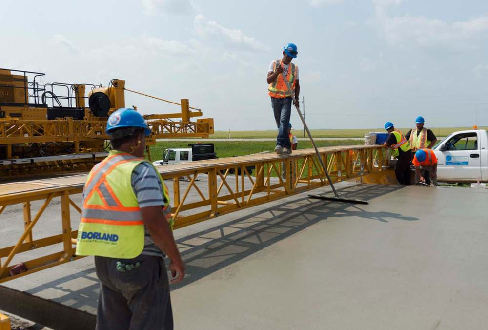 Sarah Taylor / Winnipeg Free Press Files
On Thursday, Premier Brian Pallister introduced the Manitoba Restart Program, which will include funding for water and sewage projects, road and highway resurfacing and repairs.