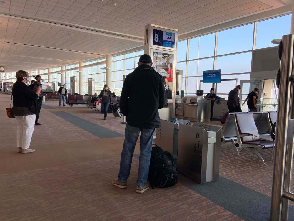 SARAH LAWRYNUIK / WINNIPEG FREE PRESS
Passengers waiting for one departing flight linger awkwardly, trying to keep their distance from one another.